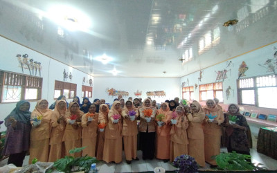 Kegiatan Dharma Wanita SMP N 1 Jenawi