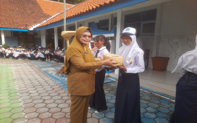 Penyerahan Hadiah Hasil Lomba