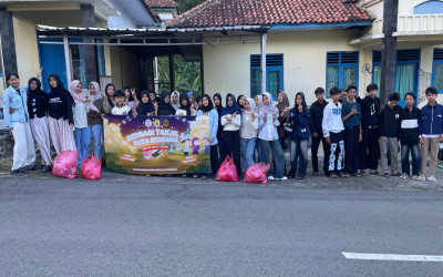 OSIS SMP N 1 JENAWI BERBAGI TAKJIL